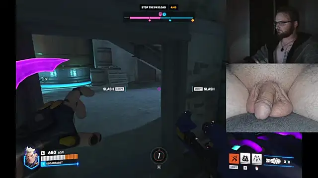 bear8t Live Webcam on Stripchat