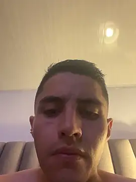 DylanWolf98 Live Webcam on Stripchat