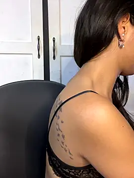 Webcam Model (chicachocolate01)  is live.Free join now!