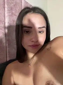 Webcam Model (Kimmymadison-)  is live.Free join now!