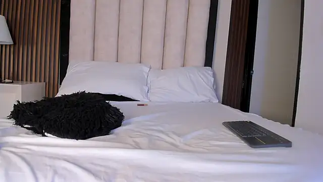 Pocahontass11__ webcam stripchat model stream image