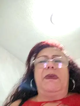 kamila70 (F mature) - Juguemos con mis pechos