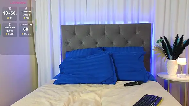 ariana_petite (F young) - oil show💦