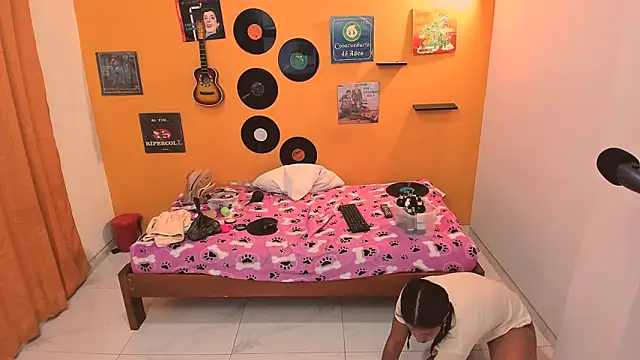 meisevil77 Live Webcam on Stripchat