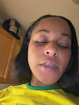 Webcam Model (Realwetpussy)  is live.Free join now!