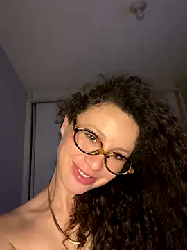 jhennerouge (F young) - Show Ass dildo