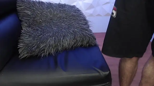 liil_boy (M twink) - Oil massage chest & rub nipples