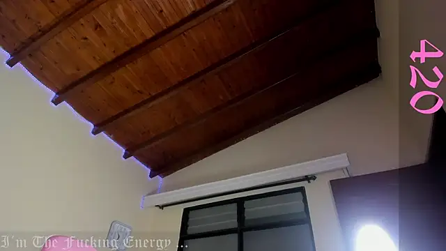 jordan_mm420 - Jordan_mm420's free webcam - UK Sex Cams