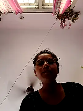 thanusi_2 from StripChat