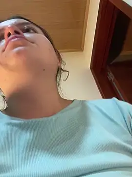 Webcam Model (Aphrill)  is live.Free join now!