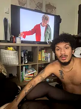 Starryluvvy23 Live Webcam on Stripchat