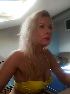 julia_giulia - Julia_Giulia's free webcam - UK Sex Cams