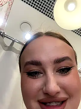 KiraSunshine – webcam model profile photo