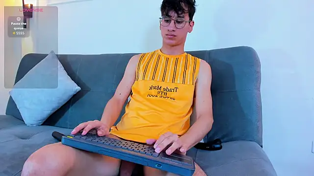 Cum_hunters Live Webcam on Stripchat