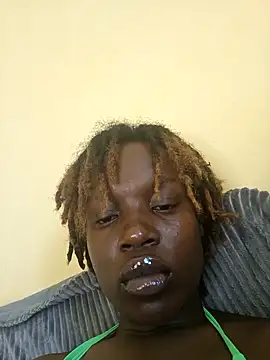 Webcam Model (Juicylittle_slute)  is live.Free join now!