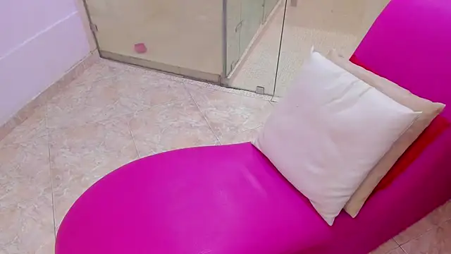 Mystic_temptatio... Live Webcam on Stripchat