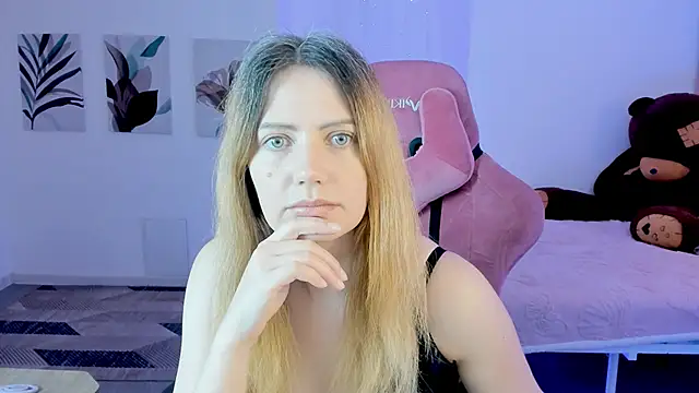 aleksalaurent (F milf) - squats 5 times