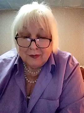 Webcam Model (Alexia64231)  is live.Free join now!