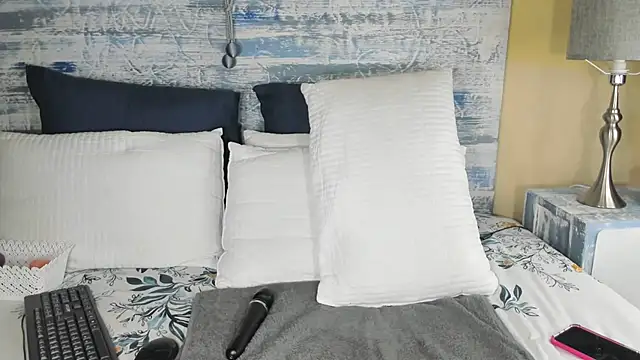 jess555 (Ask my age) - help me to buy a new domi lovers