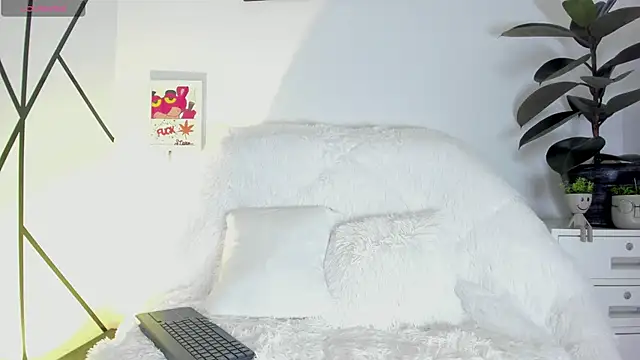 sky_jules (M twink) - Oil massage chest & rub