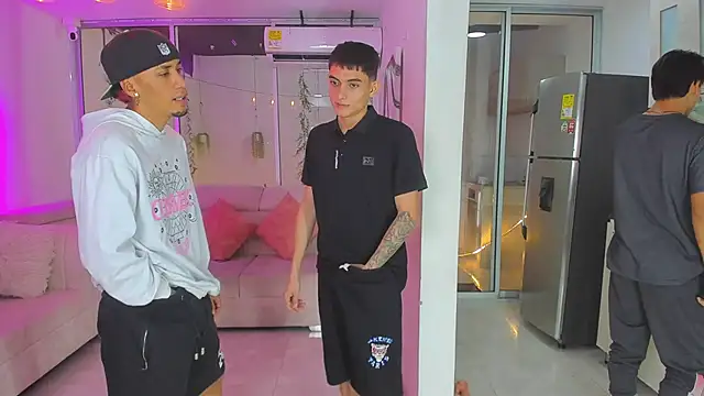 Houseofwarrios from StripChat is Freechat