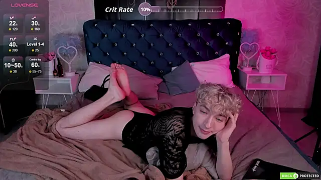 trevorbenson (M twink) - play with my feet