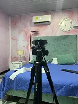 Live sex cam of riri_brunnete