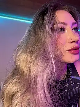 Webcam Model (Lally_Valencia__)  is live.Free join now!