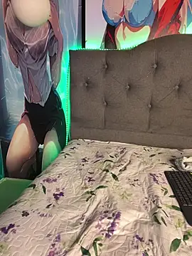 Webcam Model (Im_Little)  is live.Free join now!