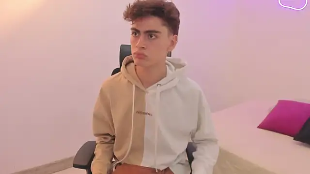 sam_clark - Sam_Clark's free webcam - UK Sex Cams