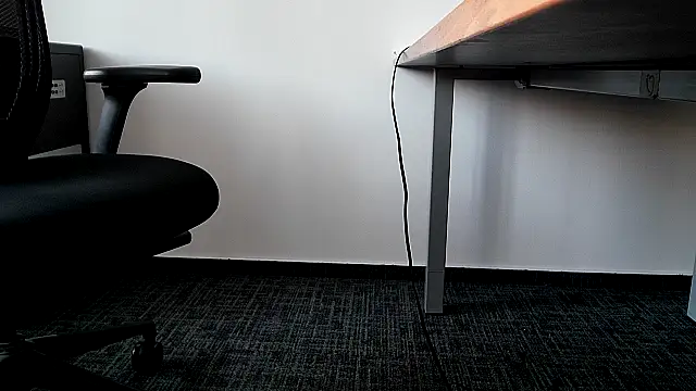 69bezfleku (Ask my age) - cumshow in busy office;-)