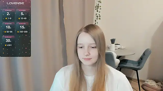 alyaley (F young) - Flash tits