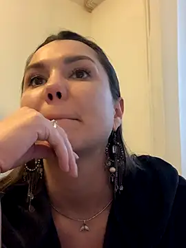 miramiss - MiraMiss's free webcam - UK Sex Cams