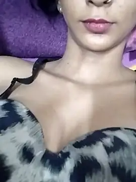 Webcam Model (Aaliya_BigBoobs_1)  is live.Free join now!