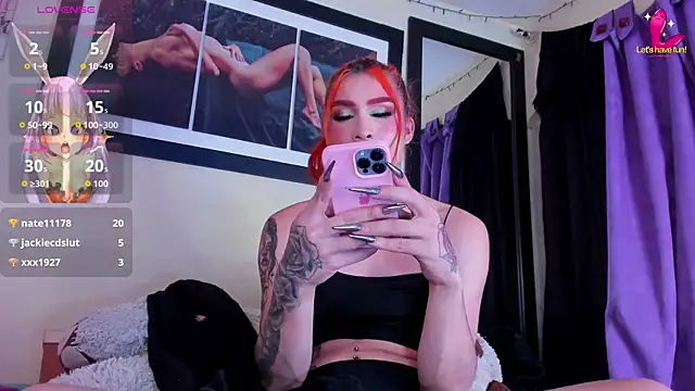 body_fox19 Live Webcam on Stripchat