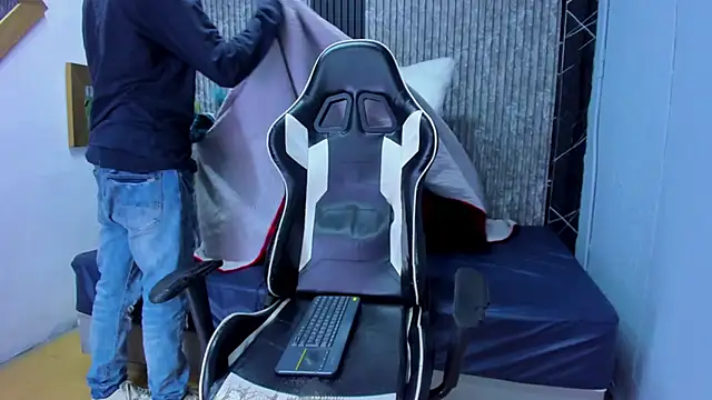 mike_0233_ - Mike_0233_'s free webcam - UK Sex Cams