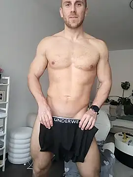 trainwithme Live Webcam on Stripchat