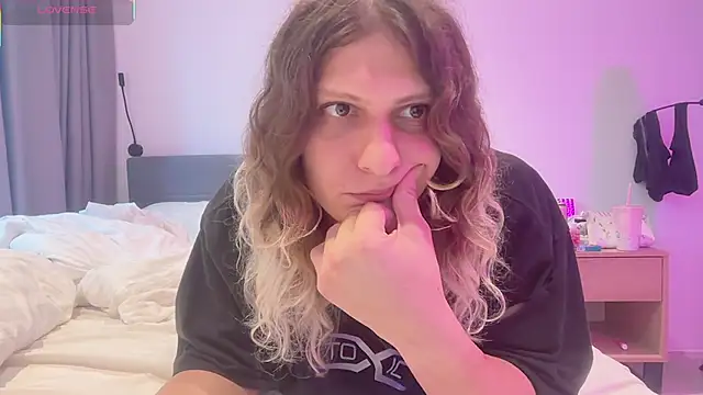 AlicePinkhead live cam screenshot tranny from Russia on ReplayHer – Replays, Highlights & Live Cams