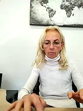 clarabell4 (Ask my age) - Strip underwear