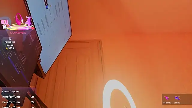 angel__red_ (F milf) - Ice cube my nipples😈