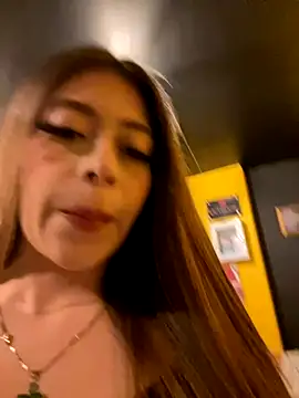 emmilyclark (F teen) - Spread Buttocks + Slap * 5