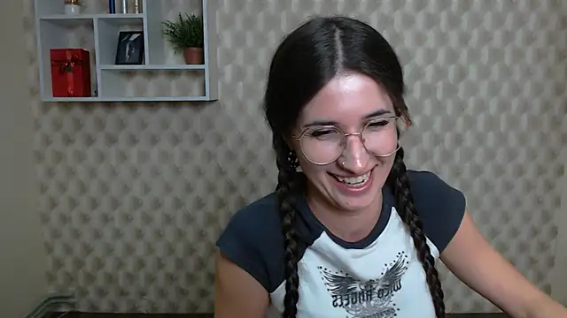 maryem976 (F young) - make me wet / fingering pussy