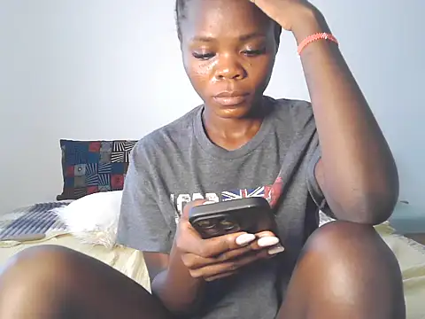 petiteebony_81 - Petiteebony_81's free webcam