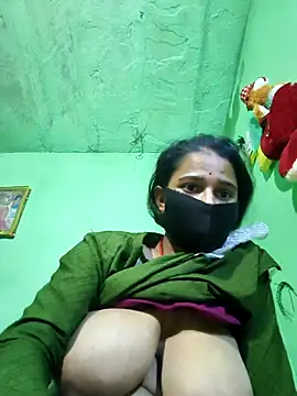 Webcam Model (PIHU999)  is live.Free join now!