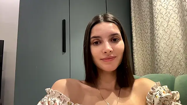 alessiachen (F young) - Show my hard nipples