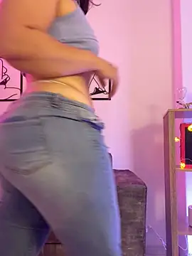 Webcam Model (leiablack)  is live.Free join now!