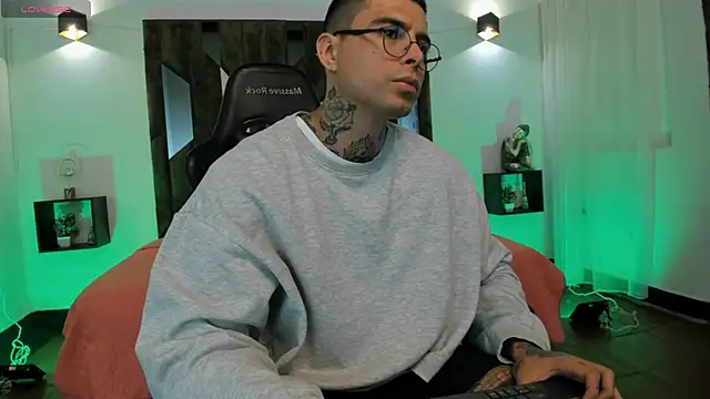 mateo_diluca - MATEO_DILUCA's free webcam - UK Sex Cams