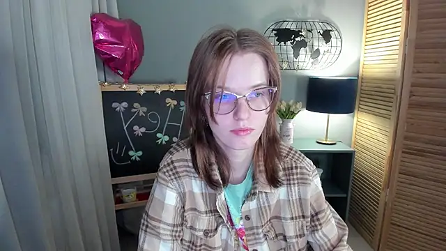 Madelaineses live cam screenshot female on Pron.Webcam – Live Webcams & Adult Chat