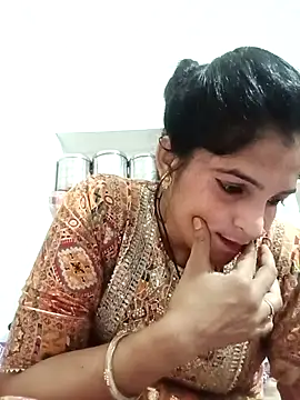 Webcam Model (Mohni_love)  is live.Free join now!