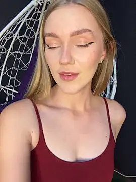 Webcam Model (MilaMoone)  is live.Free join now!